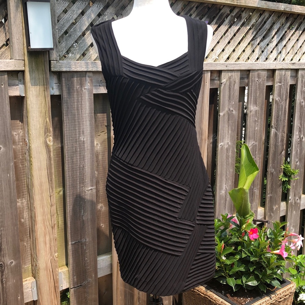 Calvin Klein size 8 black dress side zipper excellent condition